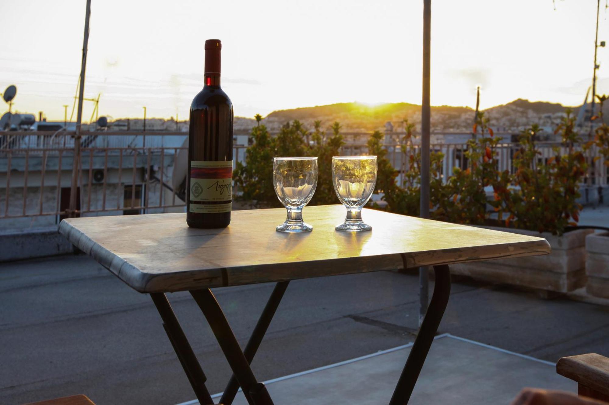 Loft Next To Metro Station. Amazing View! *