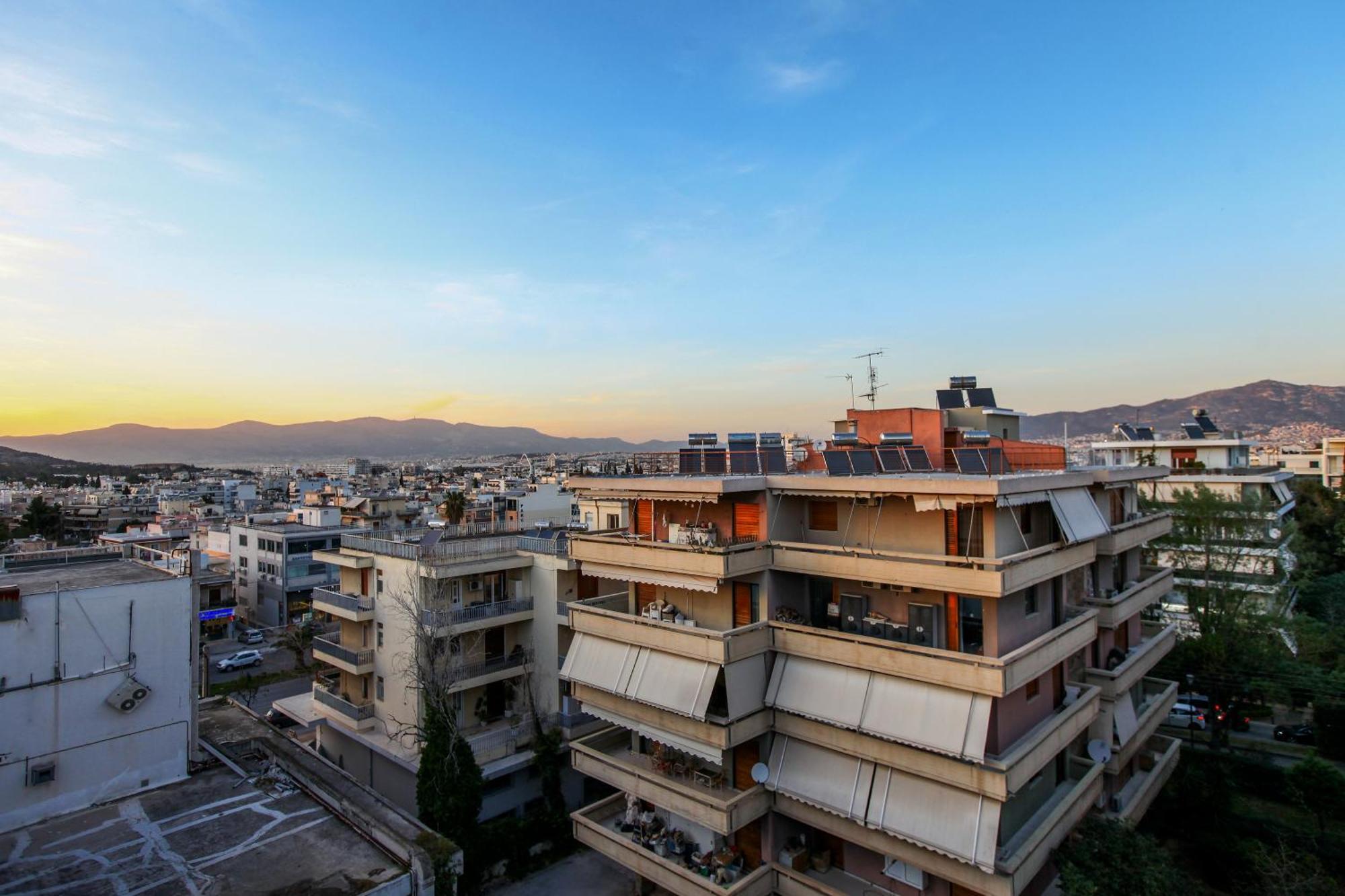 Loft Next To Metro Station. Amazing View! Apartment